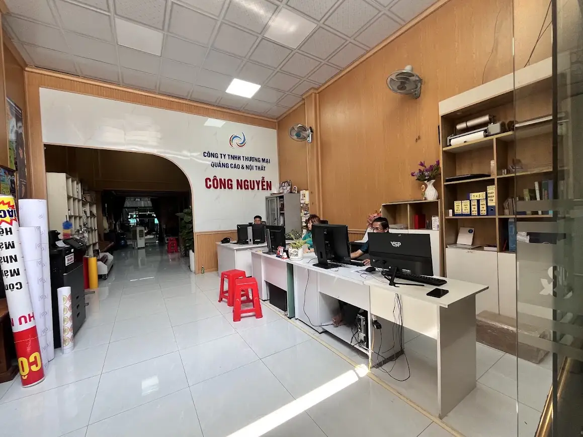 Không gian làm việc của Công Nguyễn với nhân sự đang thiết kế
